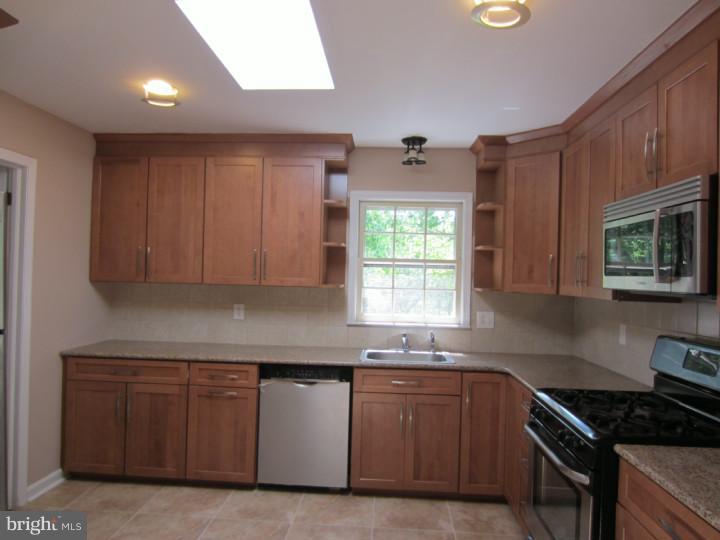 140 Conover Road Princeton Junction, NJ 08550 - Photo 13 of 25 Gallery Image 13