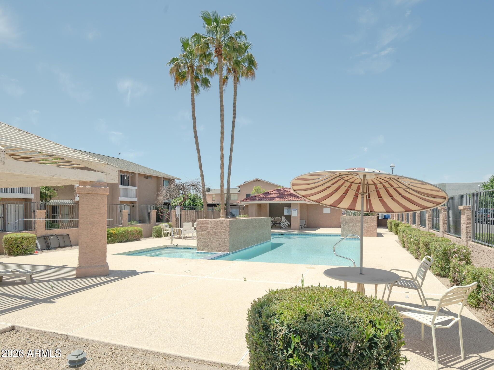 2826 East Tracy Lane, Unit 4 Phoenix, AZ 85032 - Photo 27 of 28 Tracy pool1
