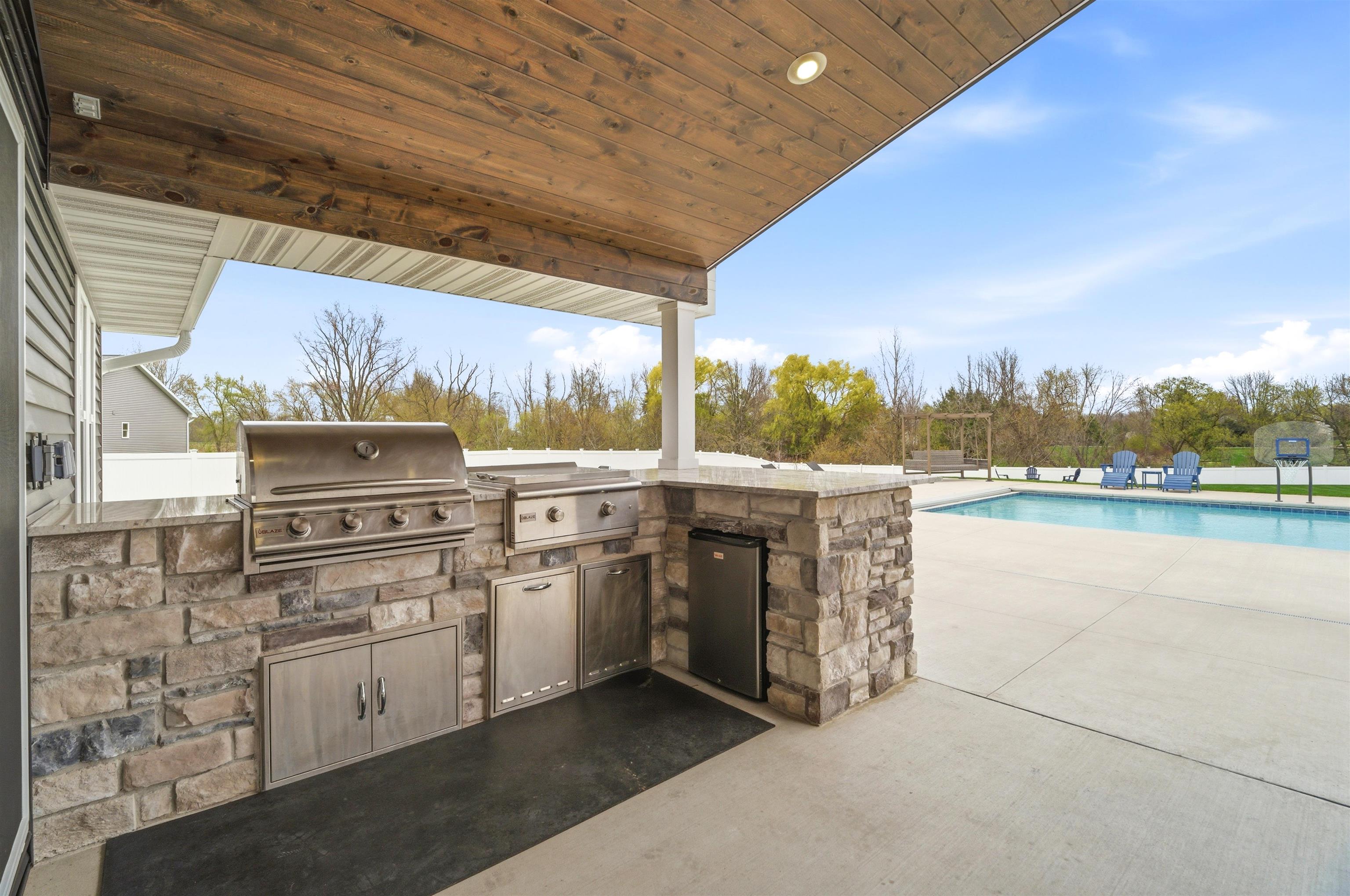 594 Prairie Gardens Lane Pulaski, WI 54162 - Photo 46 of 70