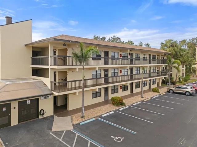 $185,000 | 305 30th Avenue West, Unit A208, Bradenton, FL 34205