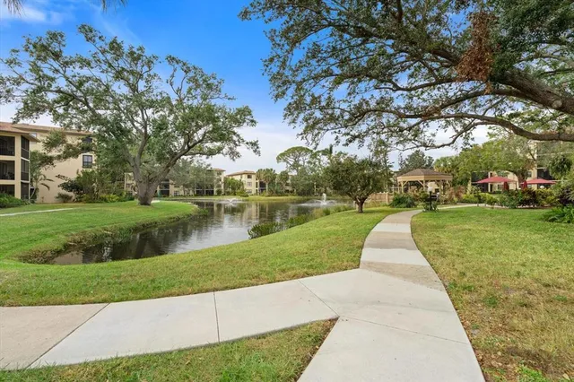 $185,000 | 305 30th Avenue West, Unit A208, Bradenton, FL 34205