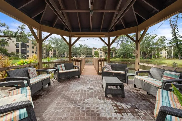 $185,000 | 305 30th Avenue West, Unit A208, Bradenton, FL 34205