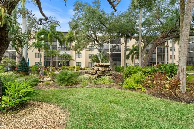 $185,000 | 305 30th Avenue West, Unit A208, Bradenton, FL 34205