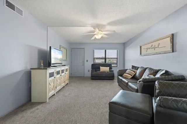 $185,000 | 305 30th Avenue West, Unit A208, Bradenton, FL 34205