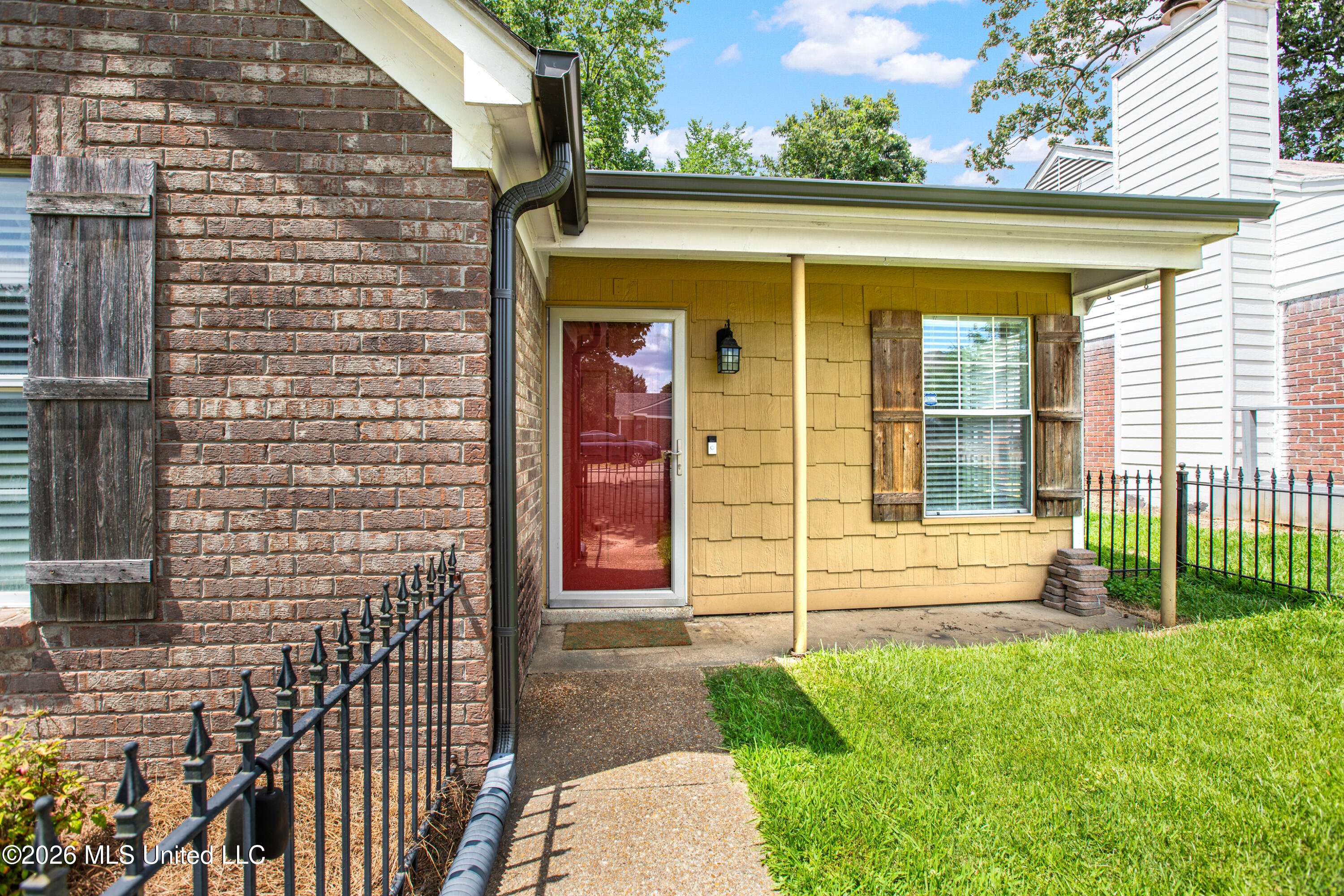 9472 Village Pointe Olive Branch, MS 38654 - Photo 1 of 25 01
