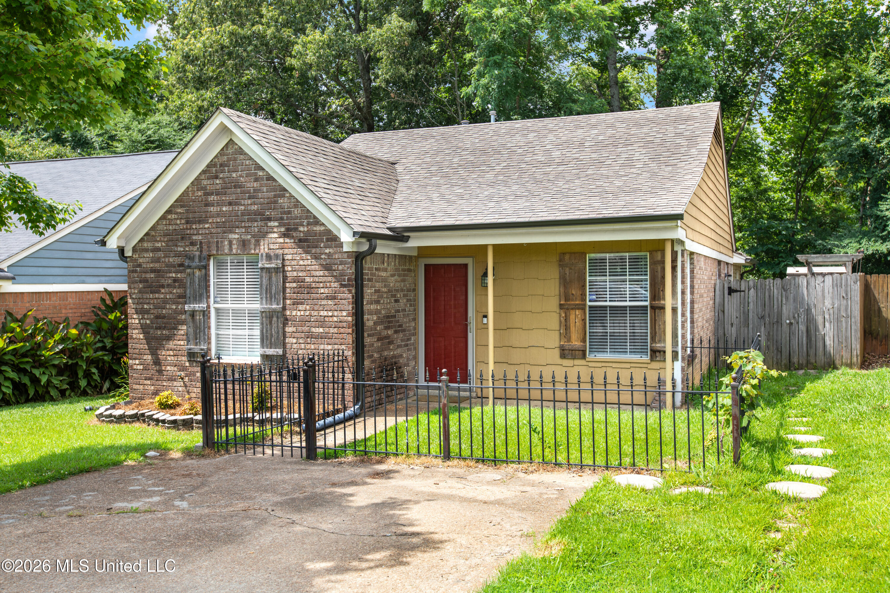 9472 Village Pointe Olive Branch, MS 38654 - Photo 4 of 25 04