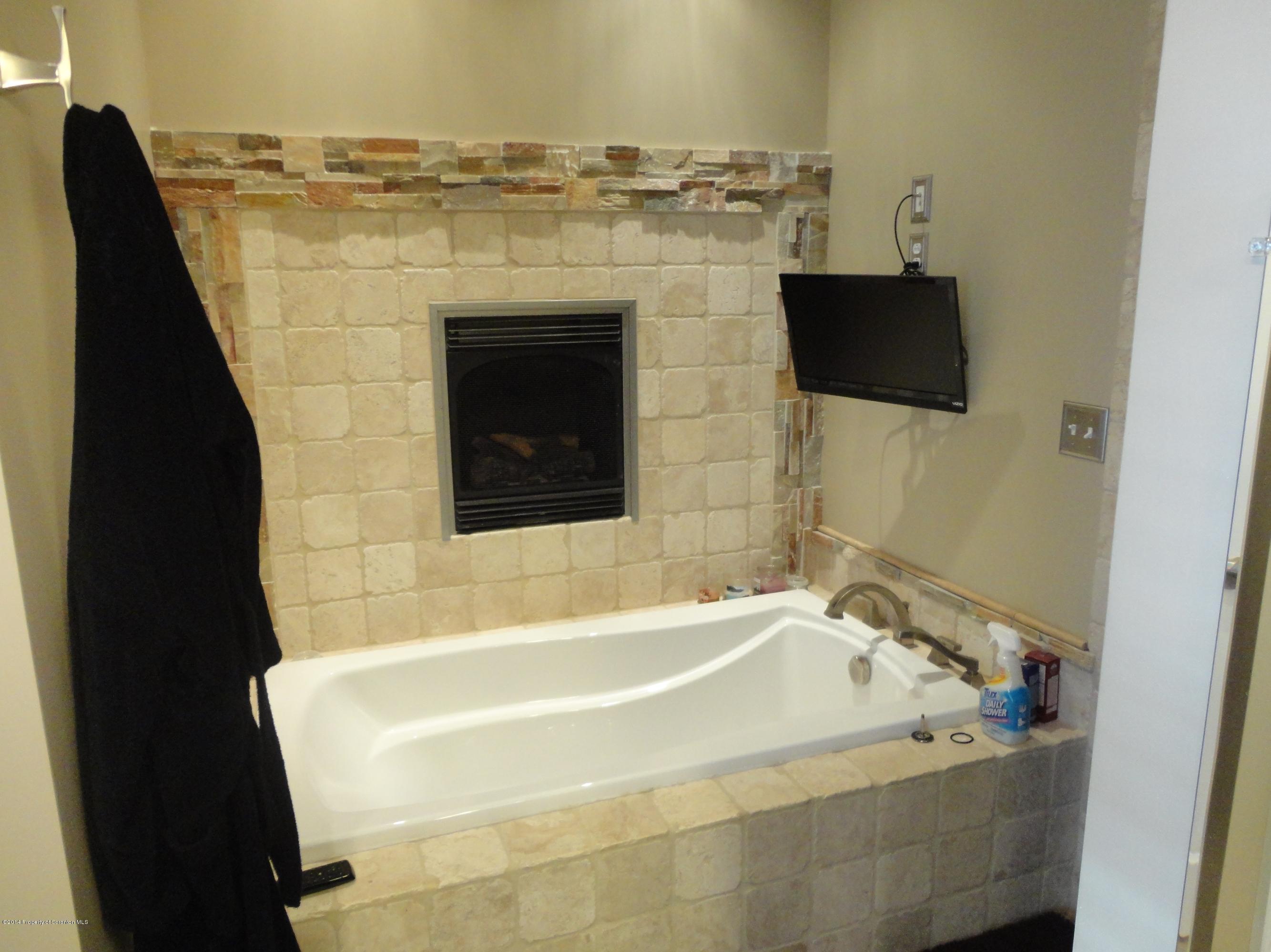 910 Line Road Lake Ariel, PA 18436 - Photo 33 of 48 a bathroom with a bathtub