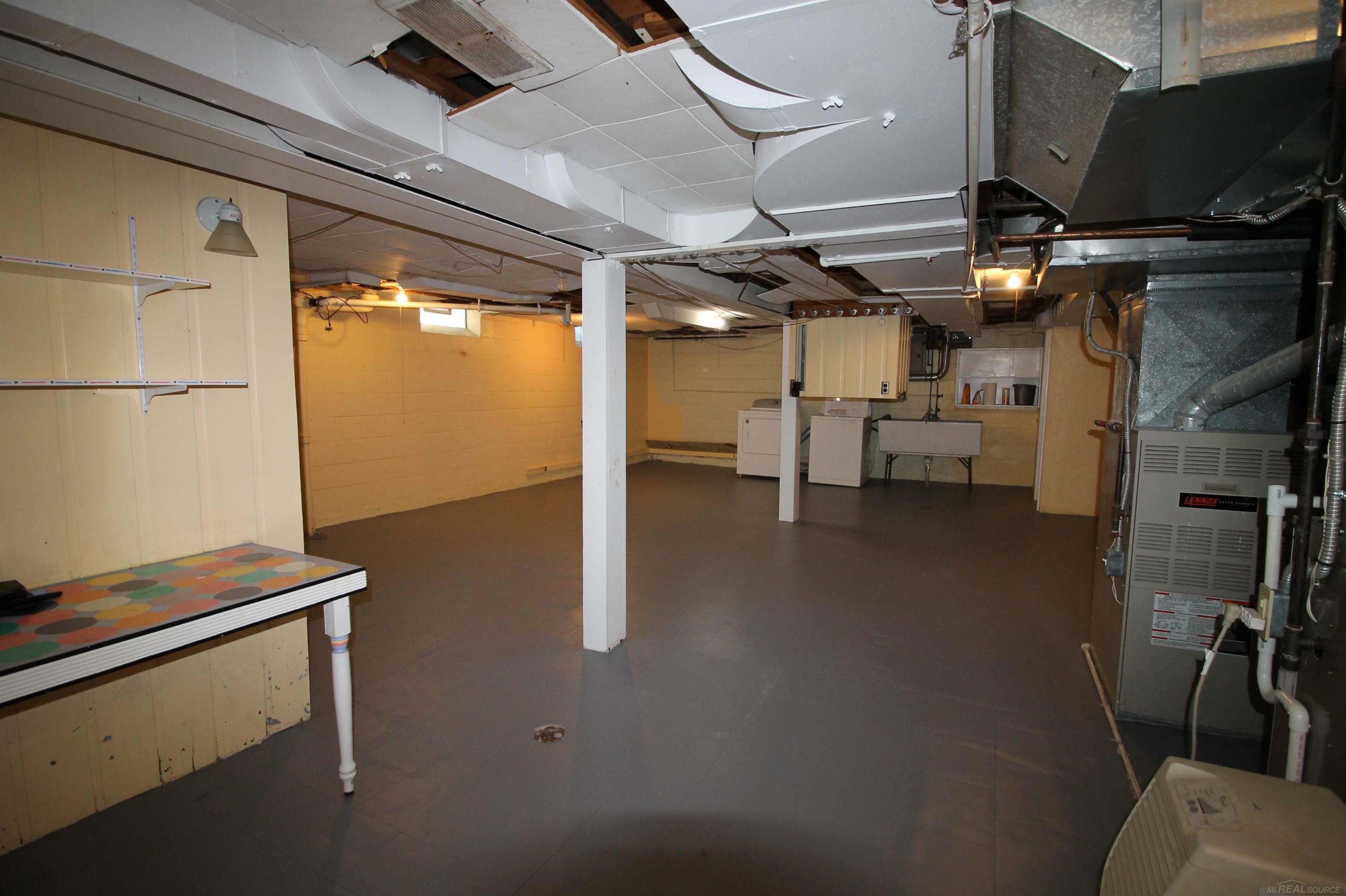 853 Neff Road Grosse Pointe, MI 48230 - Photo 40 of 52 50136683-fa0d8f0e-08ef-45a6-8e61-8aa0c067a252.JPG