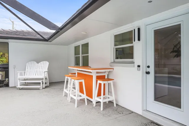 a view of an house with backyard and swimming pool