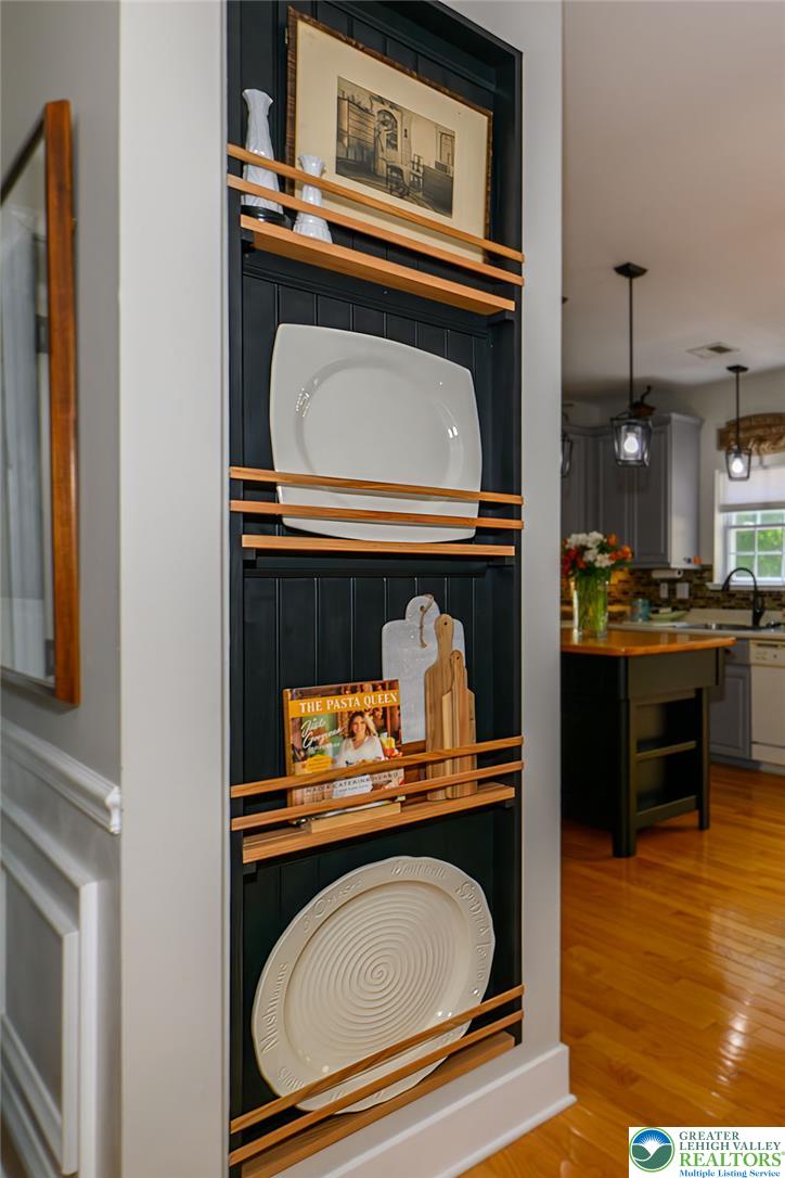 5331 Greenbriar Drive Bethlehem, PA 18017 - Photo 15 of 58 Custom built-in shelving