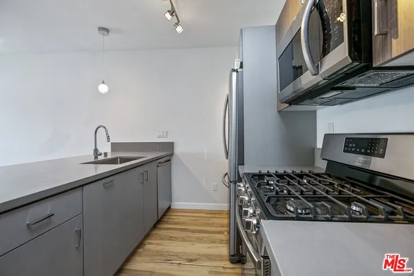 $1,695 | 6640 Woodley Avenue, Unit 104, Van Nuys, CA 91406