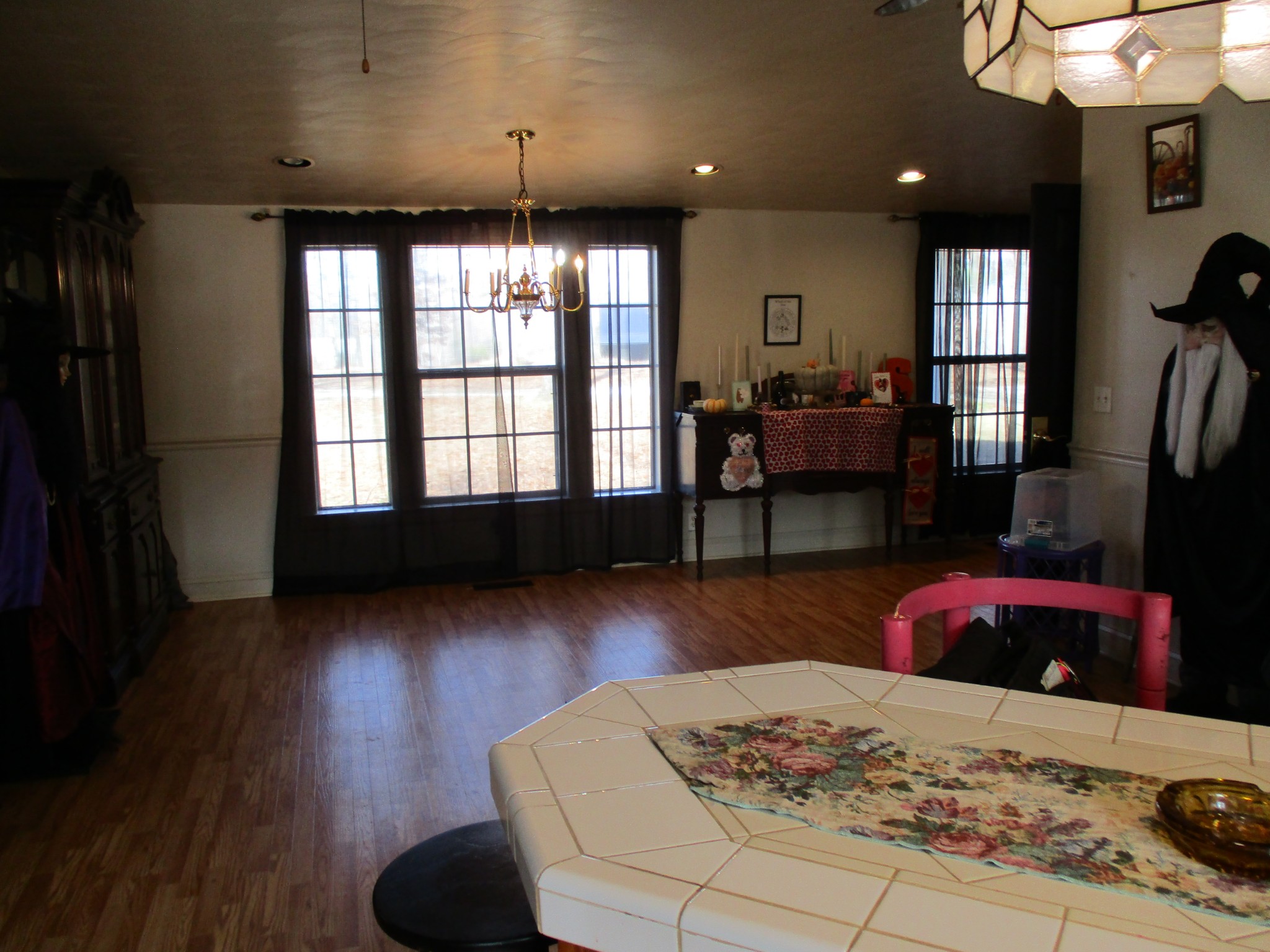 908 Bear Cub Run Centerville, TN 37033 - Photo 3 of 17 a living room with furniture and a wooden floor