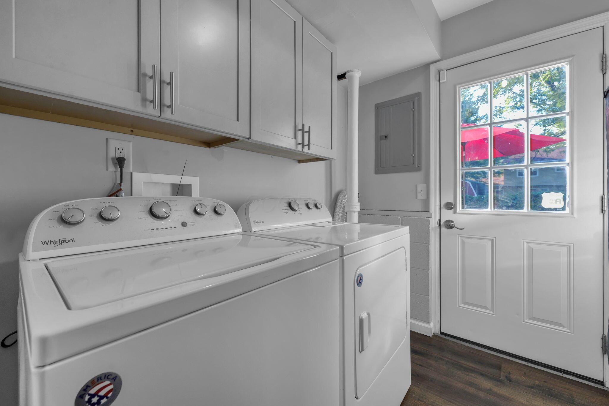 905 Caniff Road Columbus, OH 43221 - Photo 21 of 33 Separate laundry - washer/dryer stay