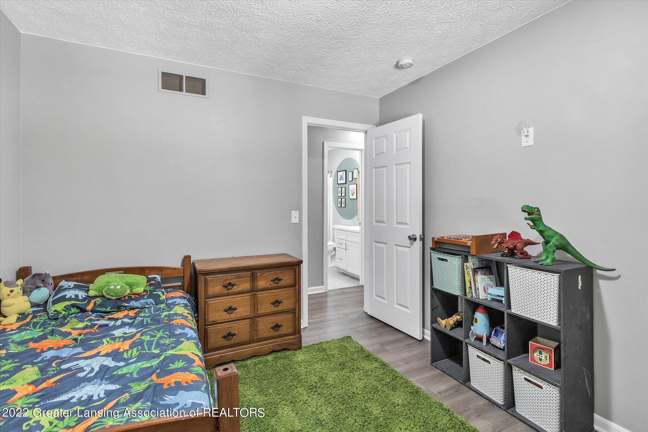 6626 Richard Road Lansing, MI 48911 - Photo 21 of 34 25-6626-Richard-Rd-WindowStill-Real-Esta