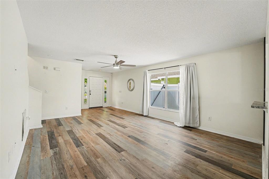 5865 Meadowpark Place Lithia, FL 33547 - Photo 3 of 27