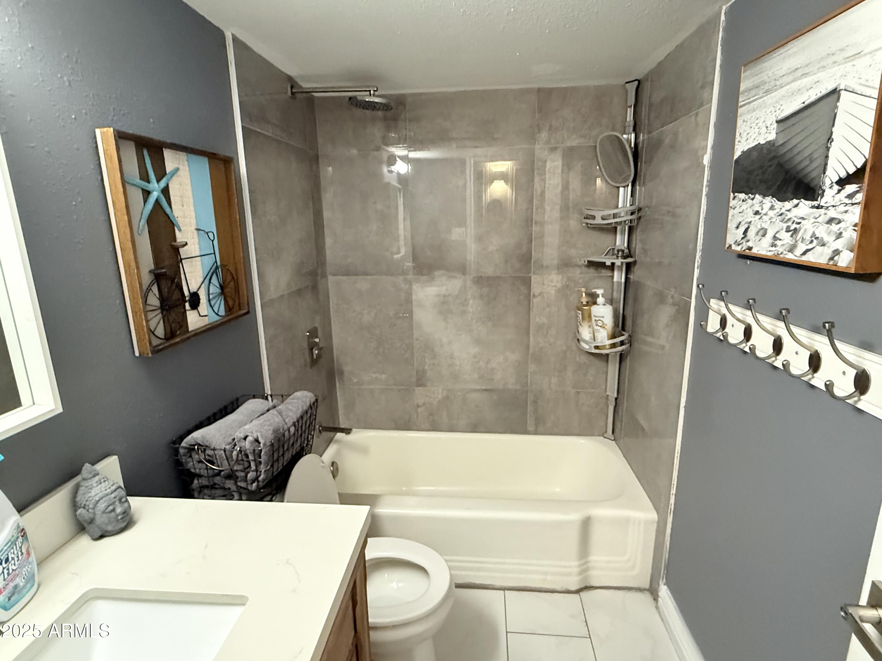 357 East Thomas Road, Unit A105 Phoenix, AZ 85012 - Photo 17 of 51 a bathroom with a bathtub a toilet and a shower