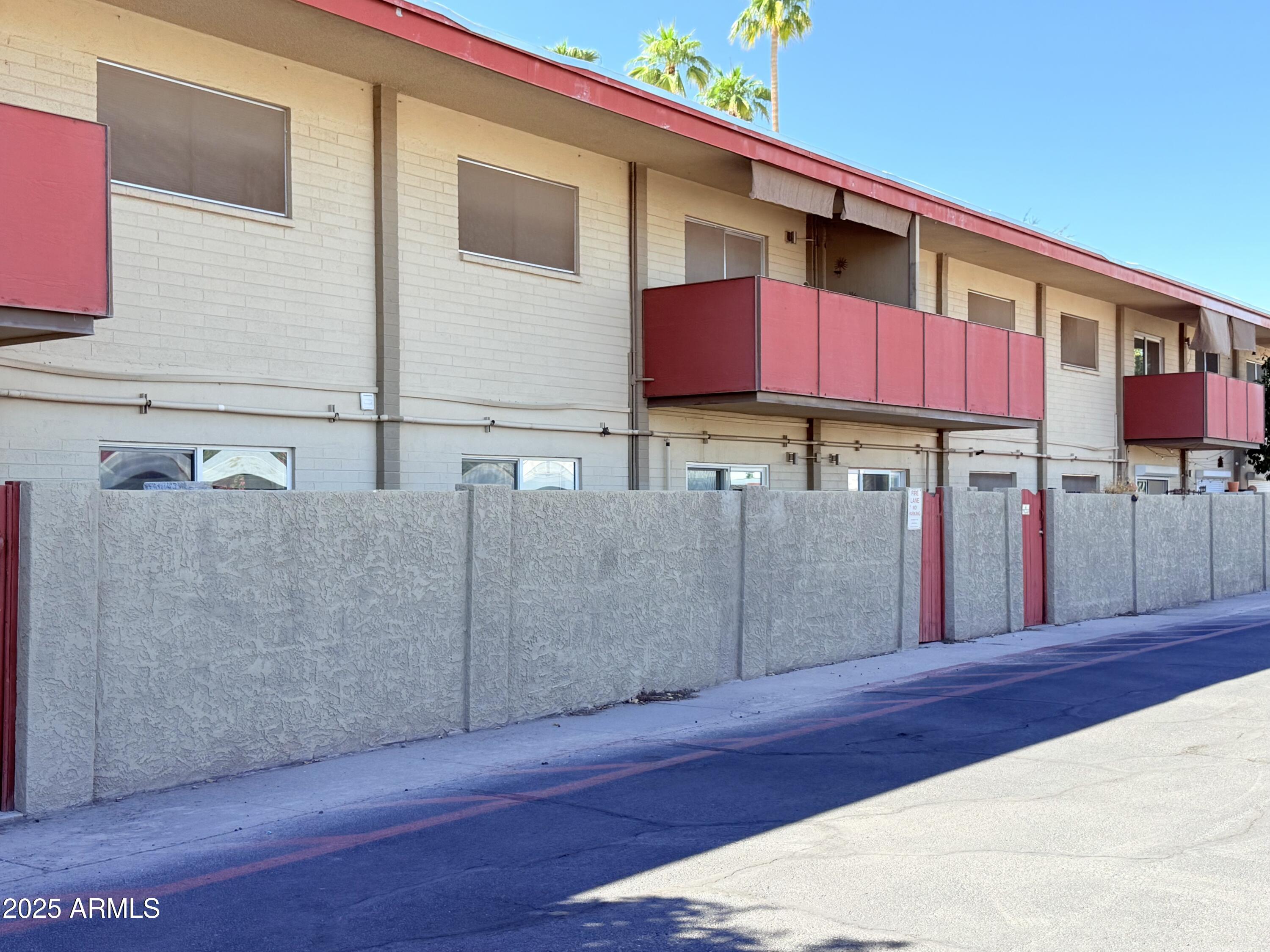 357 East Thomas Road, Unit A105 Phoenix, AZ 85012 - Photo 38 of 51 a view of a building with sitting area