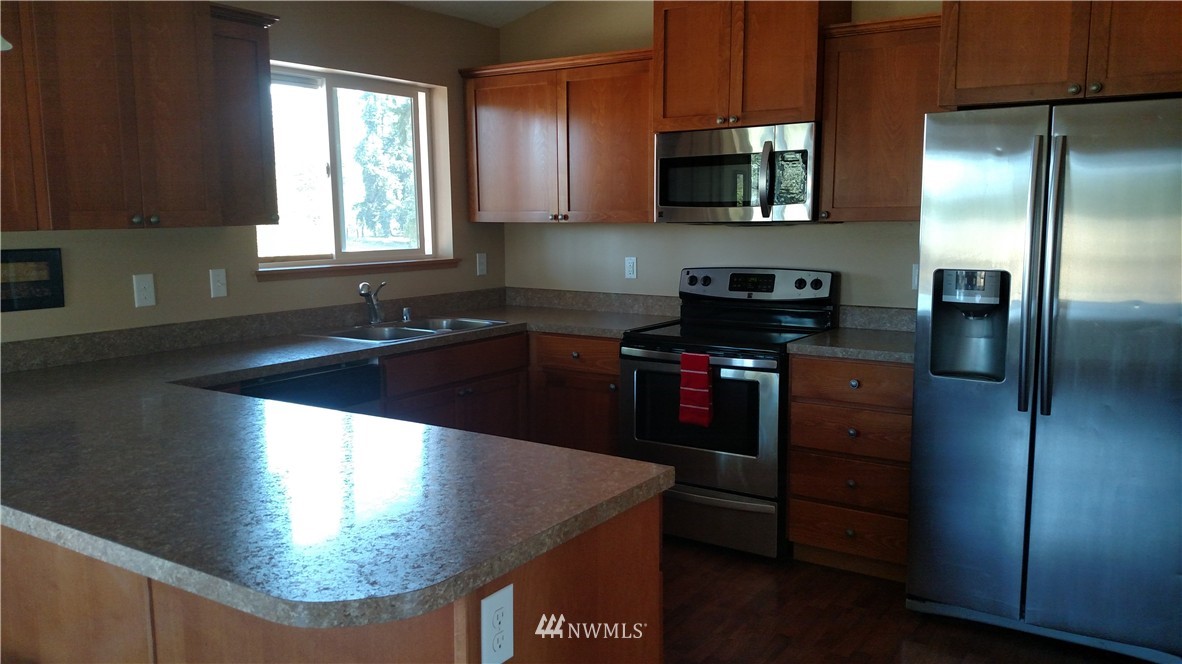 13498 Morris Road Southeast Yelm, WA 98597 - Photo 8 of 19 Gallery Image 8