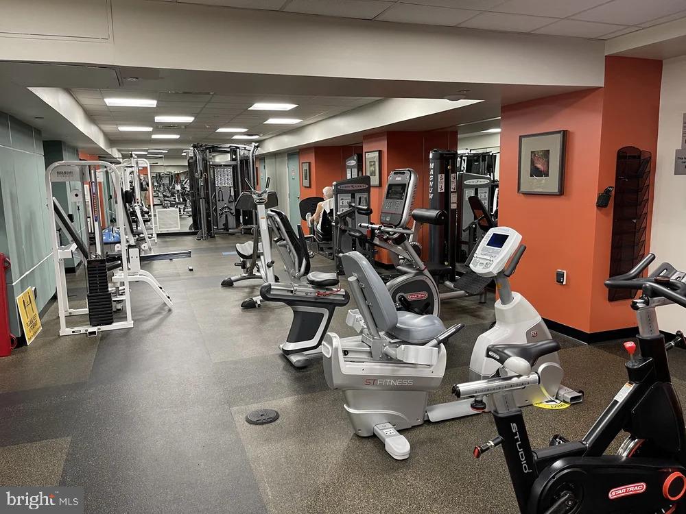 220 Locust Street, Unit 21HS Philadelphia, PA 19106 - Photo 8 of 12