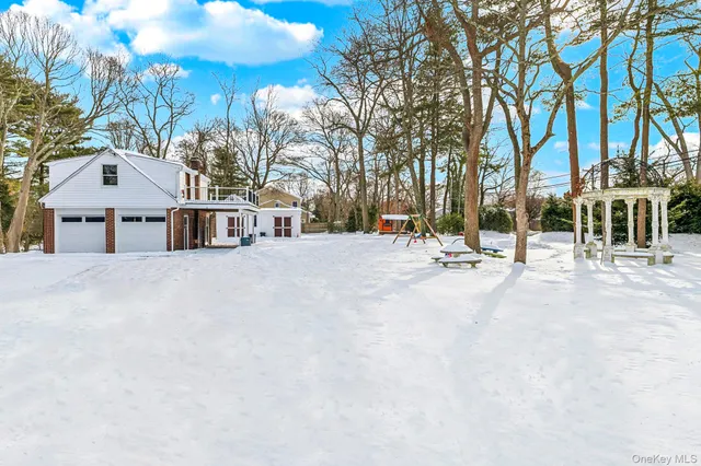 $689,000 | 2 Oak Street, Smithtown, NY 11787