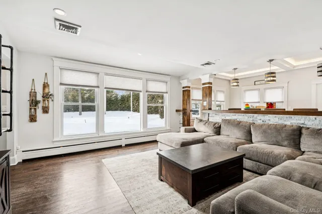 $689,000 | 2 Oak Street, Smithtown, NY 11787