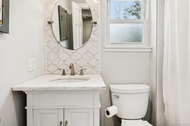 $689,000 | 2 Oak Street, Smithtown, NY 11787