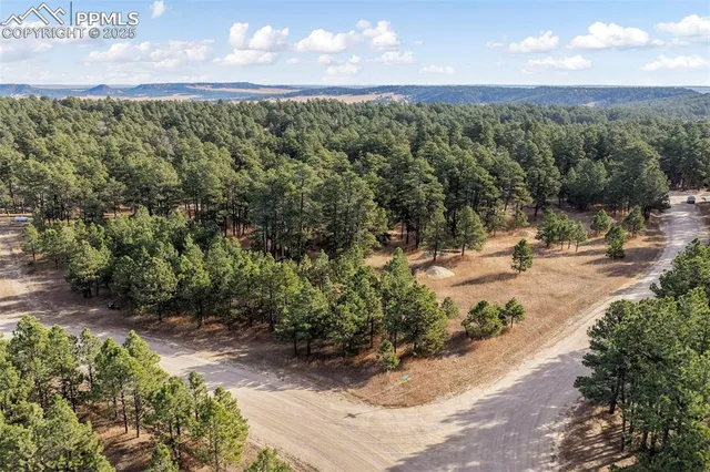 a view of outdoor space with city view