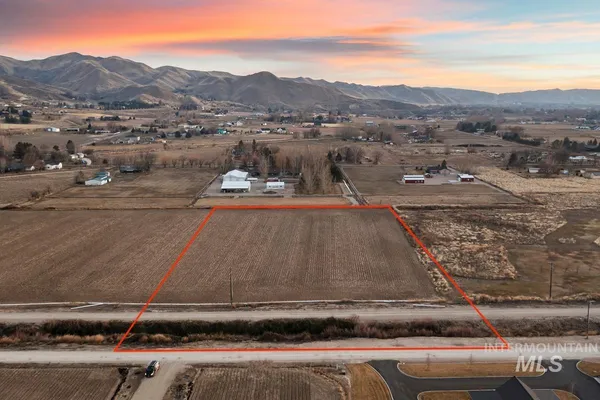 $1,088,083 | 3660 Lexington Lane, Emmett, ID 83617