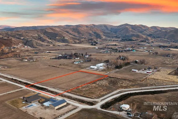 $1,088,083 | 3660 Lexington Lane, Emmett, ID 83617
