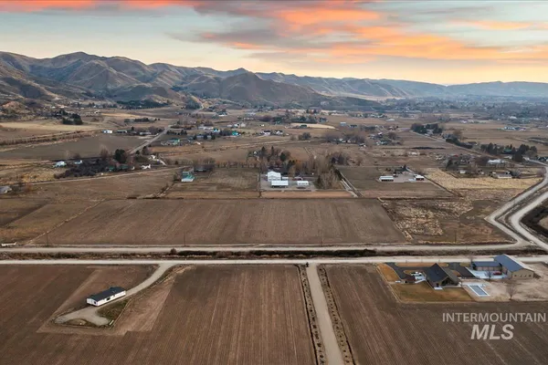 $1,088,083 | 3660 Lexington Lane, Emmett, ID 83617