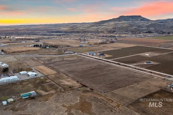 $1,088,083 | 3660 Lexington Lane, Emmett, ID 83617