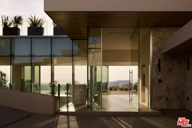 $22,500,000 | 1615 Blue Jay Way, West Hollywood, CA 90069