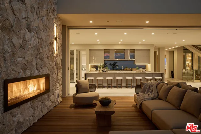 $22,500,000 | 1615 Blue Jay Way, West Hollywood, CA 90069