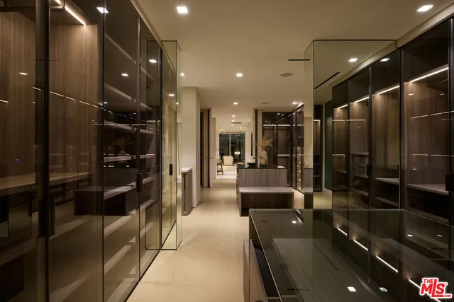 $22,500,000 | 1615 Blue Jay Way, West Hollywood, CA 90069