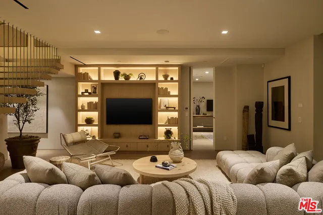 $22,500,000 | 1615 Blue Jay Way, West Hollywood, CA 90069