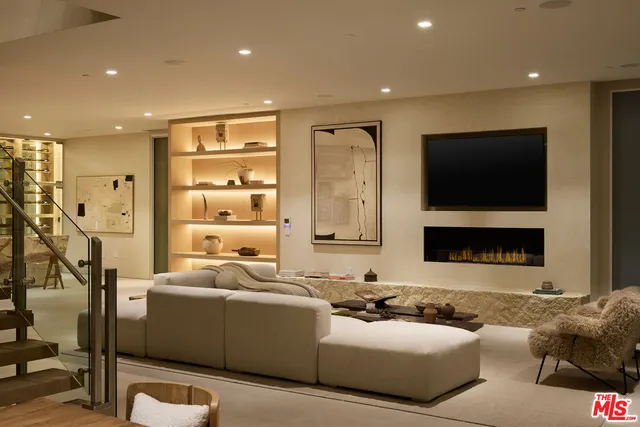 $22,500,000 | 1615 Blue Jay Way, West Hollywood, CA 90069