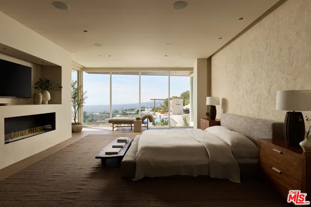 $22,500,000 | 1615 Blue Jay Way, West Hollywood, CA 90069