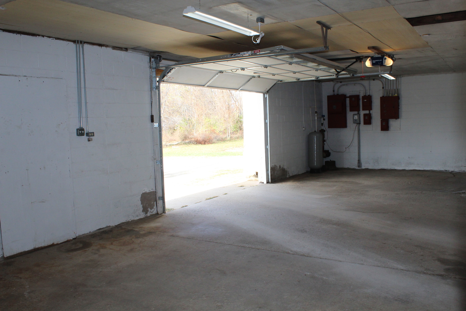 804 East Walnut Street Watseka, IL 60970 - Photo 12 of 23 a view of a livingroom with an empty space