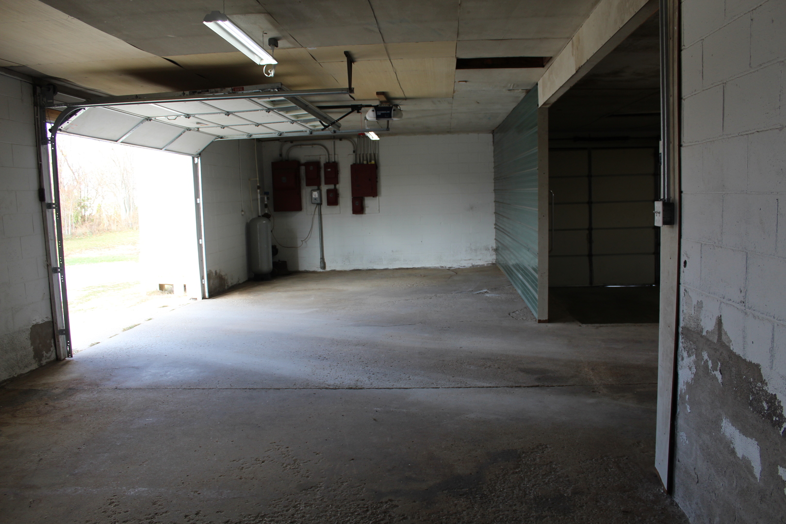 804 East Walnut Street Watseka, IL 60970 - Photo 16 of 23 a view of a car garage