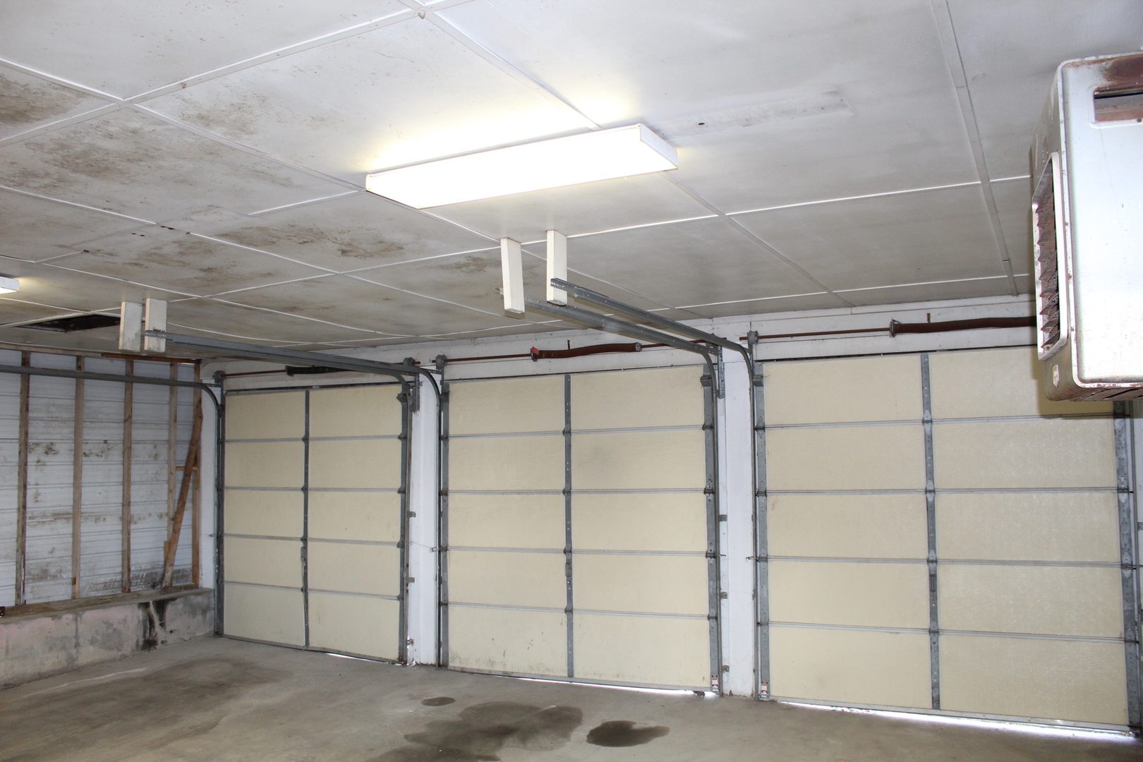 804 East Walnut Street Watseka, IL 60970 - Photo 17 of 23 a view of a garage