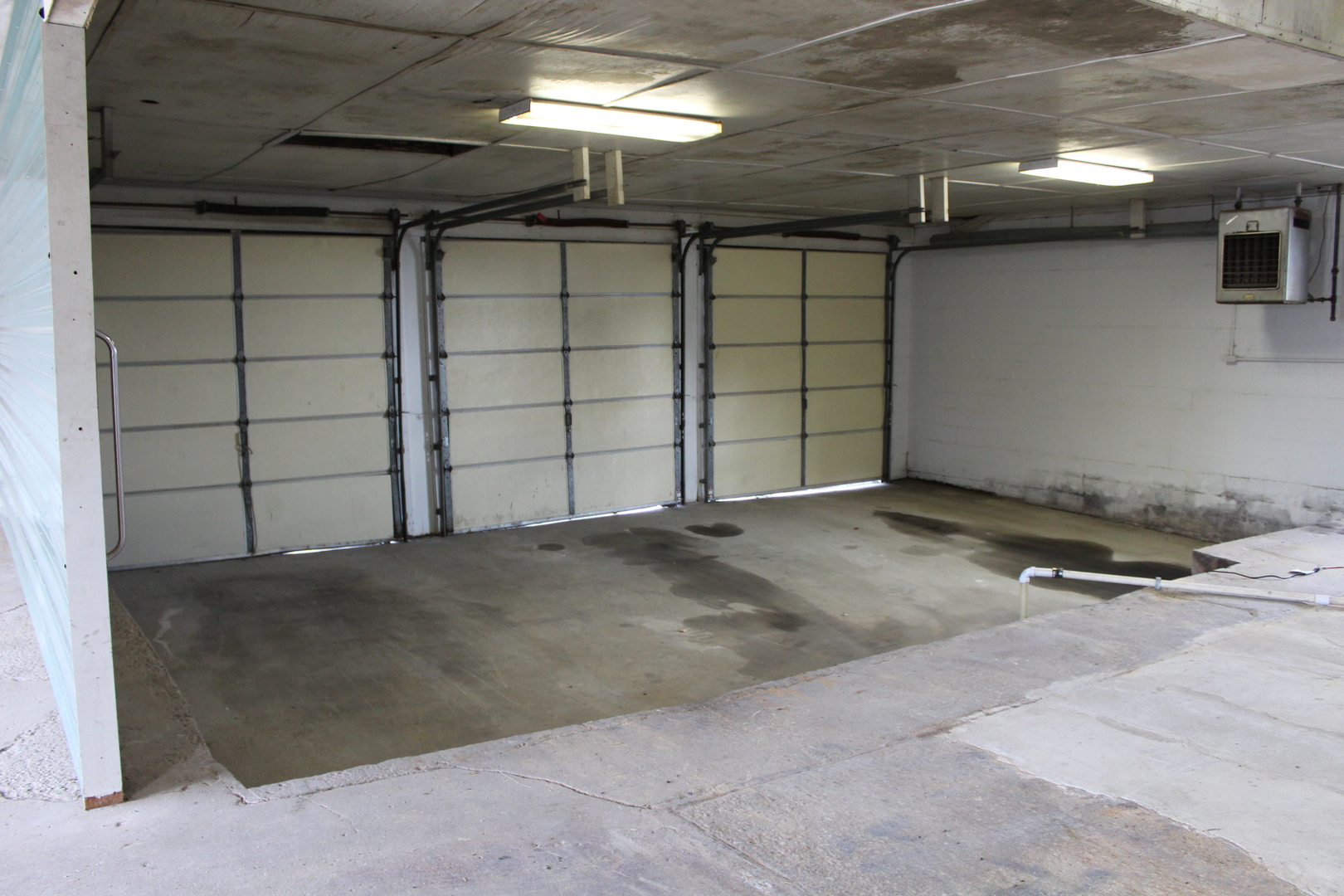 804 East Walnut Street Watseka, IL 60970 - Photo 18 of 23 a view of a garage