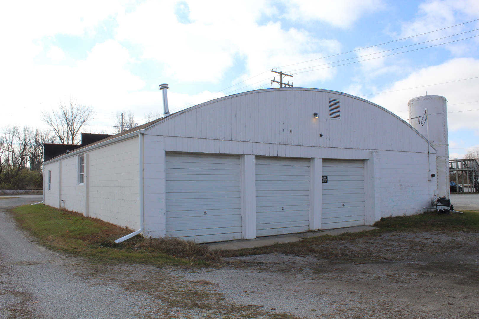 804 East Walnut Street Watseka, IL 60970 - Photo 21 of 23 a view of a garage