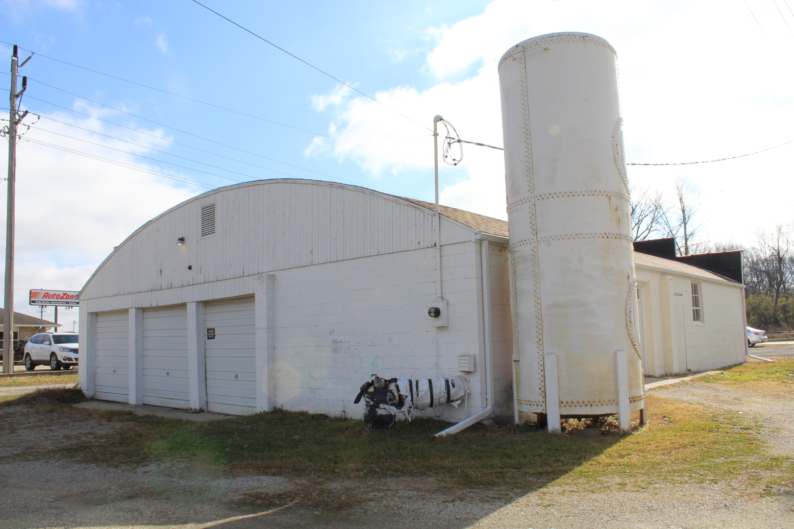 804 East Walnut Street Watseka, IL 60970 - Photo 22 of 23 a backyard of a house