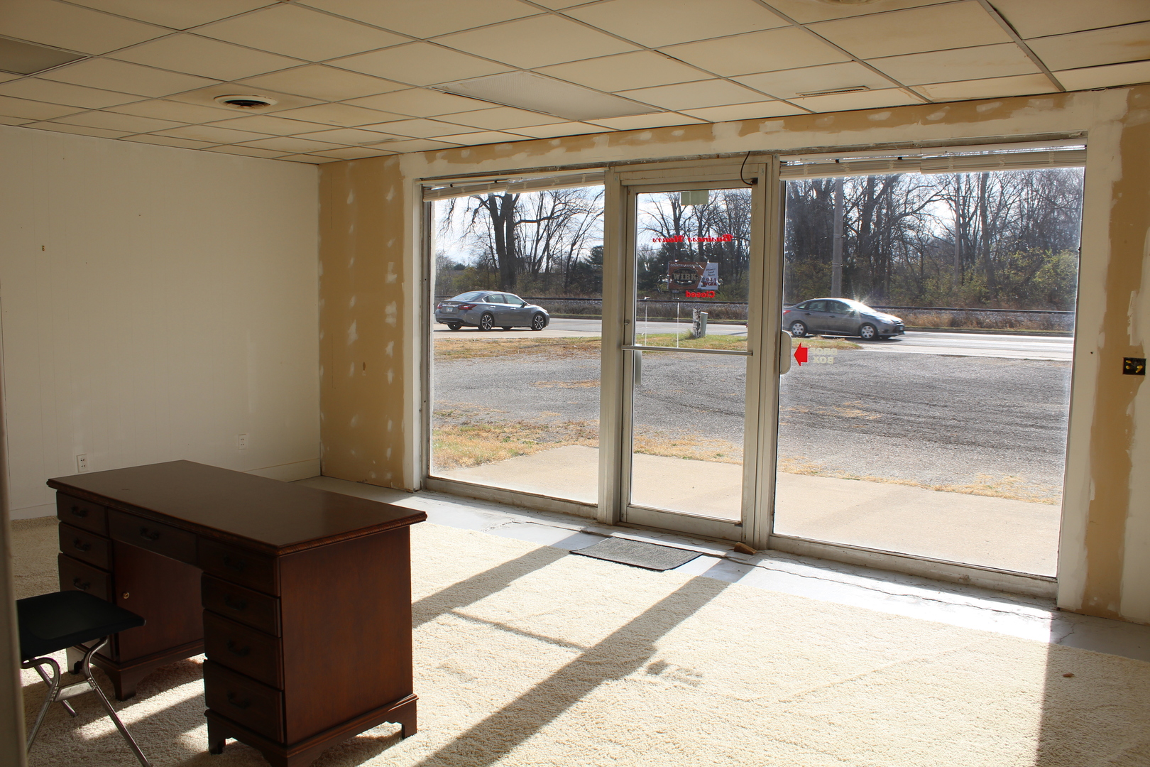804 East Walnut Street Watseka, IL 60970 - Photo 7 of 23 a living room with a large window and a table