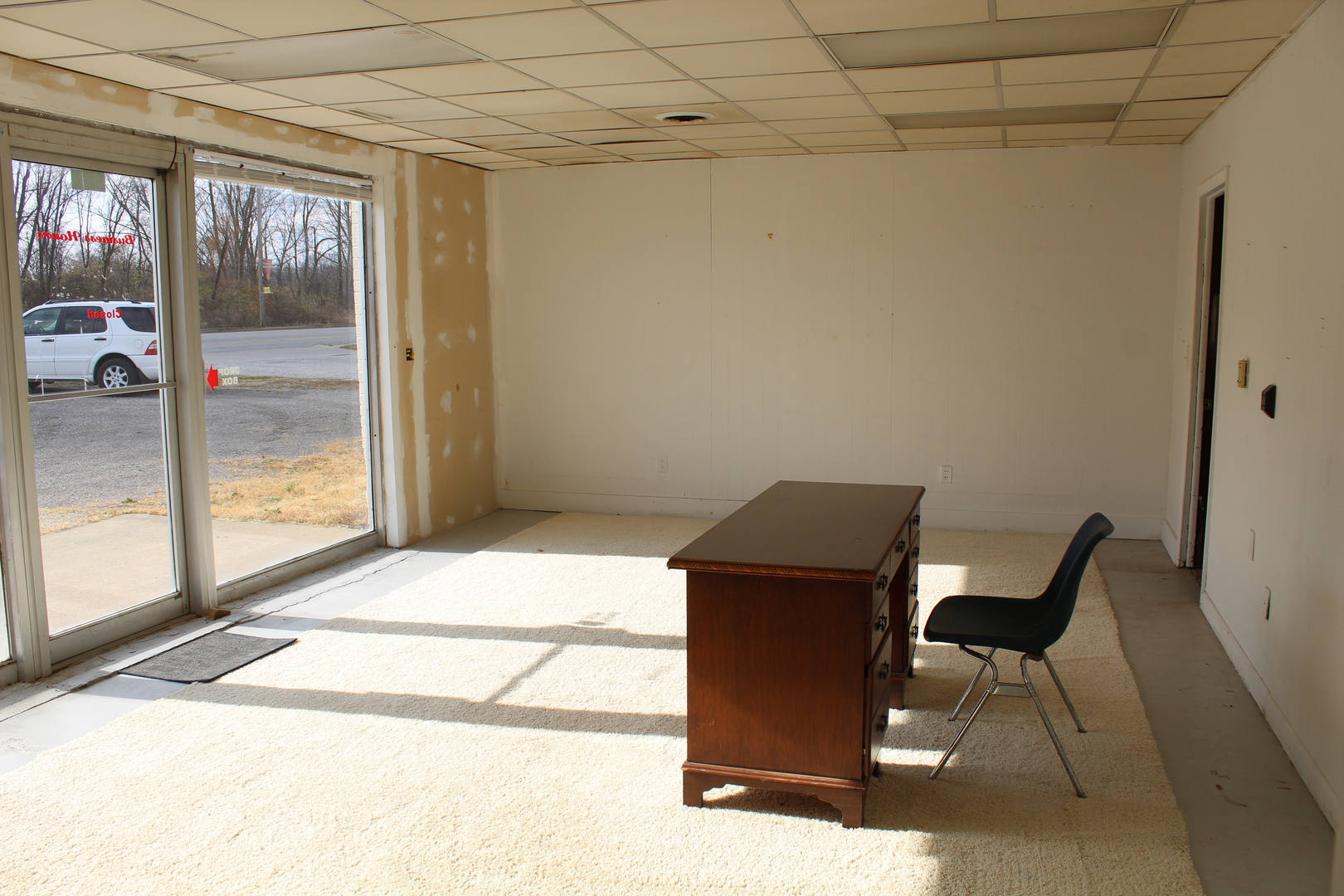 804 East Walnut Street Watseka, IL 60970 - Photo 8 of 23 a view of a room with furniture and windows
