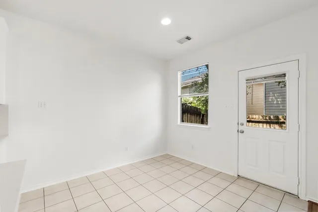 $2,200 | 144 Summerhaze Circle, The Woodlands, TX 77382