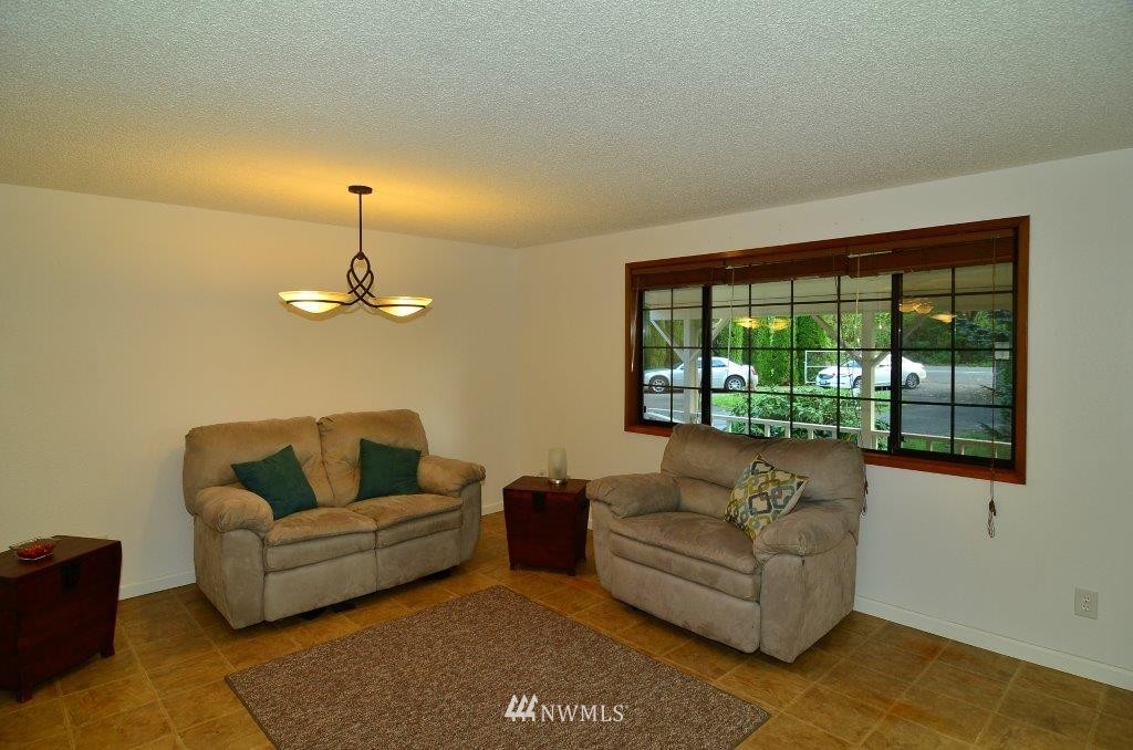 9121 Littlerock Road Southwest Olympia, WA 98512 - Photo 5 of 23 Gallery Image 5