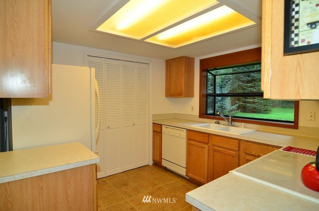 9121 Littlerock Road Southwest Olympia, WA 98512 - Photo 9 of 23 Gallery Image 9
