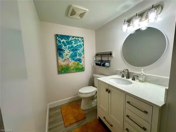 a tennis court that has tennis net