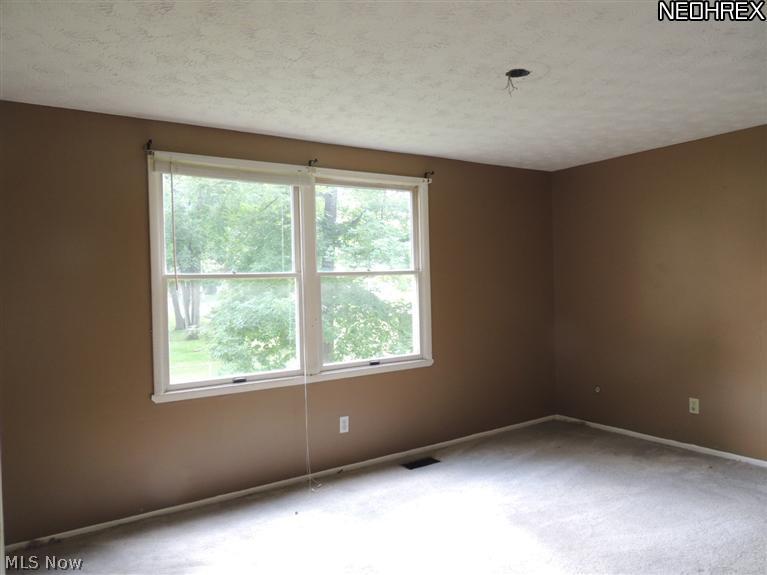 2183 Woodland Road Youngstown, OH 44515 - Photo 5 of 9